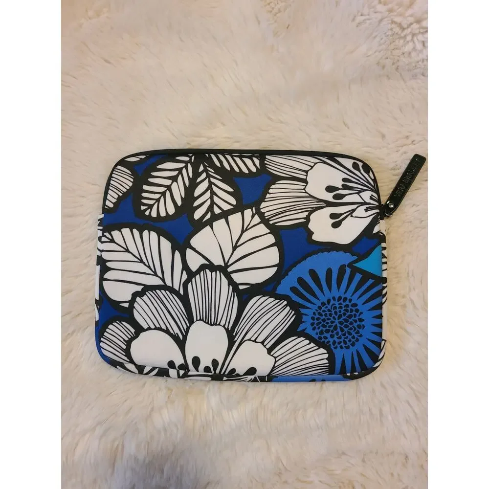 Vera Bradley soft shell Neoprene Blue Tablet/Ipad case 10x8in